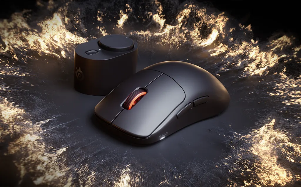 Rato SteelSeries Sensei Pro preto ao lado do recetor UWB com bateria suplente, sobre fundo escuro com partículas douradas